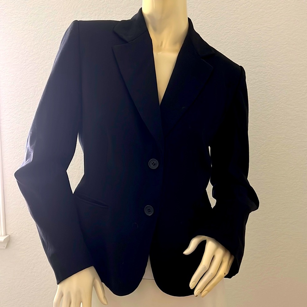 TAHARI - Black Padded Shoulder Blazer (Size 6P)